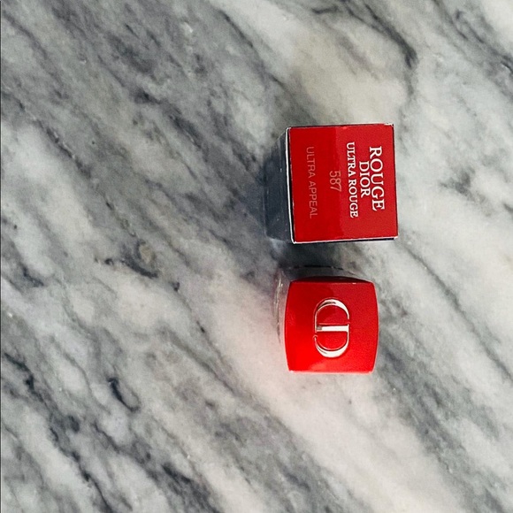 Diror Ultra Rouge Lipstick- SHADE 587 Ultra Appel - Picture 2 of 2